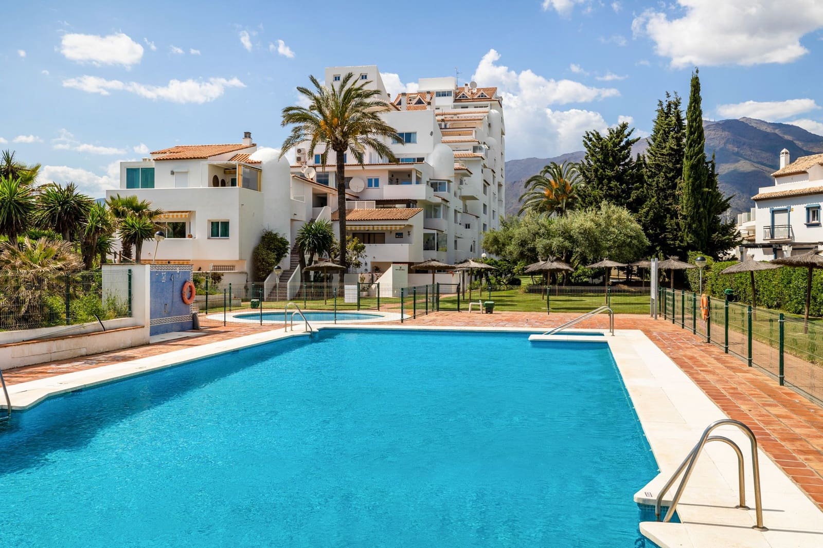 3 soverom Penthouse til salgs i Estepona med svømmebasseng garasje - € 749 000 (Ref: 6854316)