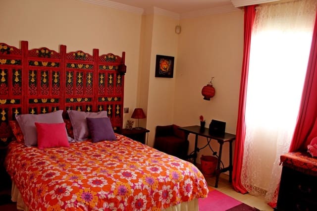 4 soveværelse Byhus til salg i Centro, Estepona med garage - € 700.000 (Ref: 6991339)