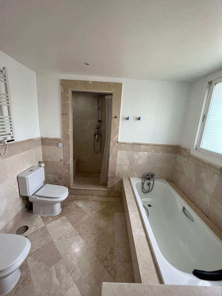 4 chambre Villa/Maison à vendre à Manilva avec piscine garage - 660 000 € (Ref: 7825678)