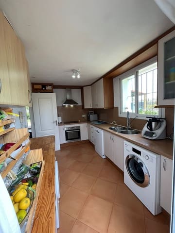 4 chambre Villa/Maison à vendre à La Duquesa / Puerto de la Duquesa, Manilva avec piscine garage - 660 000 € (Ref: 7825678)