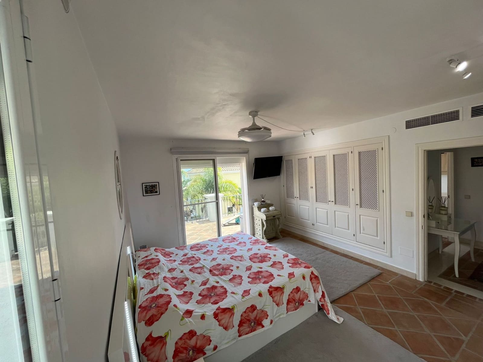 4 chambre Villa/Maison à vendre à Manilva avec piscine garage - 660 000 € (Ref: 7825678)