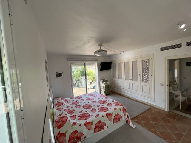 4 chambre Villa/Maison à vendre à La Duquesa / Puerto de la Duquesa, Manilva avec piscine garage - 660 000 € (Ref: 7825678)