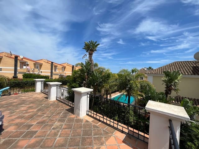 4 chambre Villa/Maison à vendre à La Duquesa / Puerto de la Duquesa, Manilva avec piscine garage - 660 000 € (Ref: 7825678)