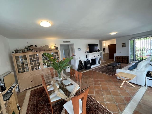 4 chambre Villa/Maison à vendre à La Duquesa / Puerto de la Duquesa, Manilva avec piscine garage - 660 000 € (Ref: 7825678)