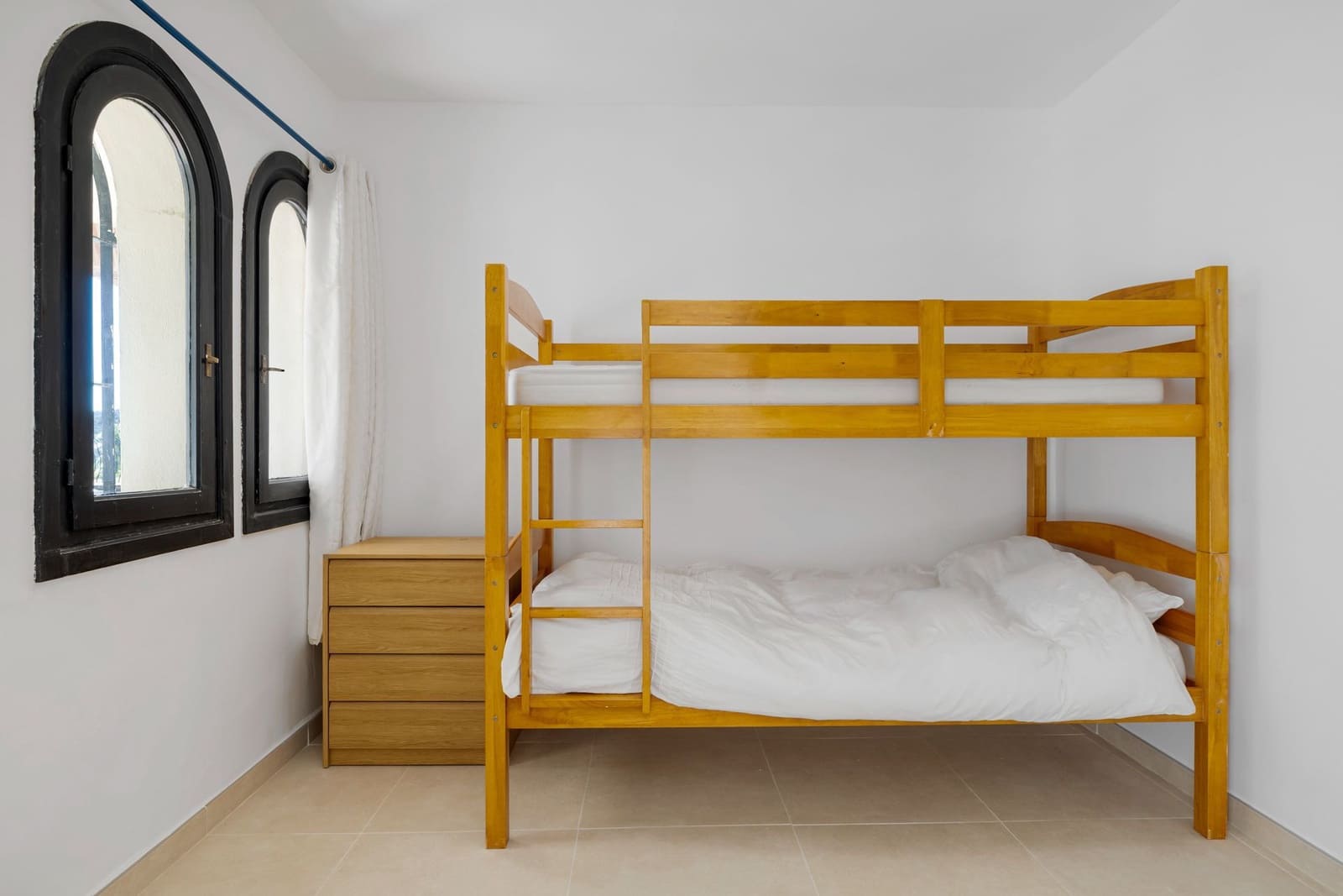 4 quarto Moradia para venda em Estepona com piscina - 890 000 € (Ref: 8037155)