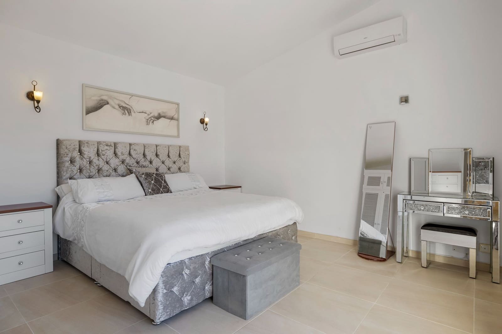 4 quarto Moradia para venda em Estepona com piscina - 890 000 € (Ref: 8037155)