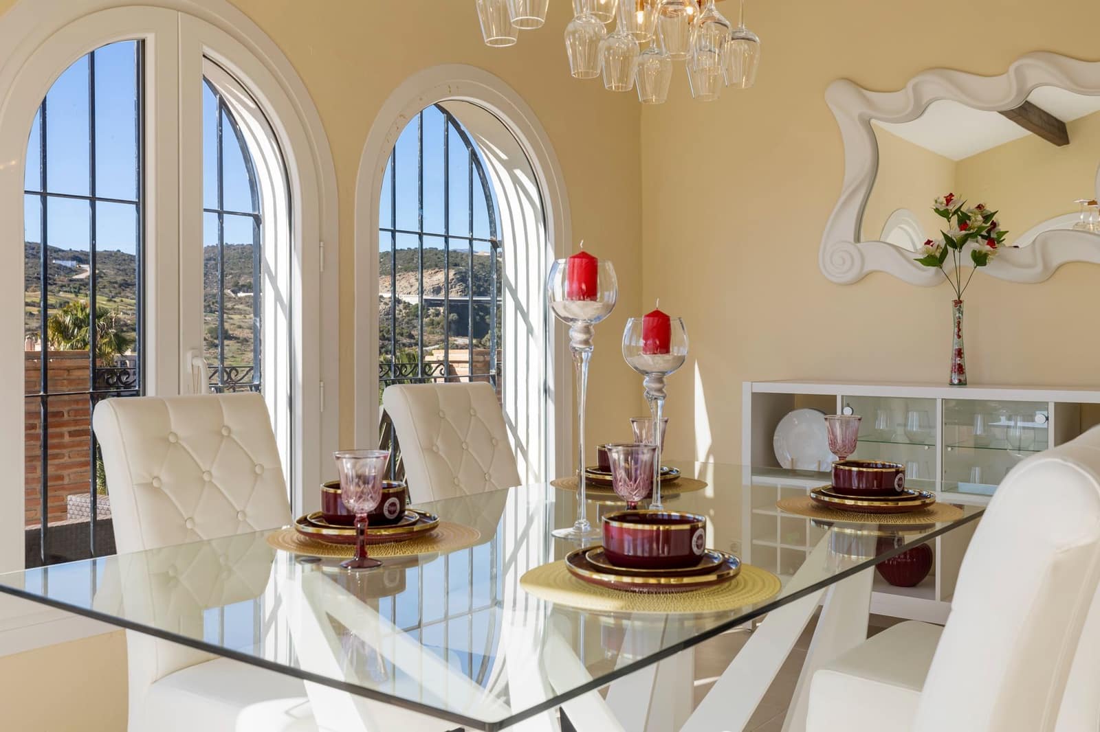 4 quarto Moradia para venda em Estepona com piscina - 890 000 € (Ref: 8037155)