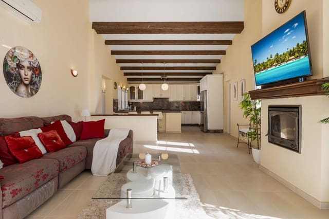 Chalet de 4 habitaciones en Valle Romano Golf, Estepona en venta con piscina - 890.000 € (Ref: 8037155)