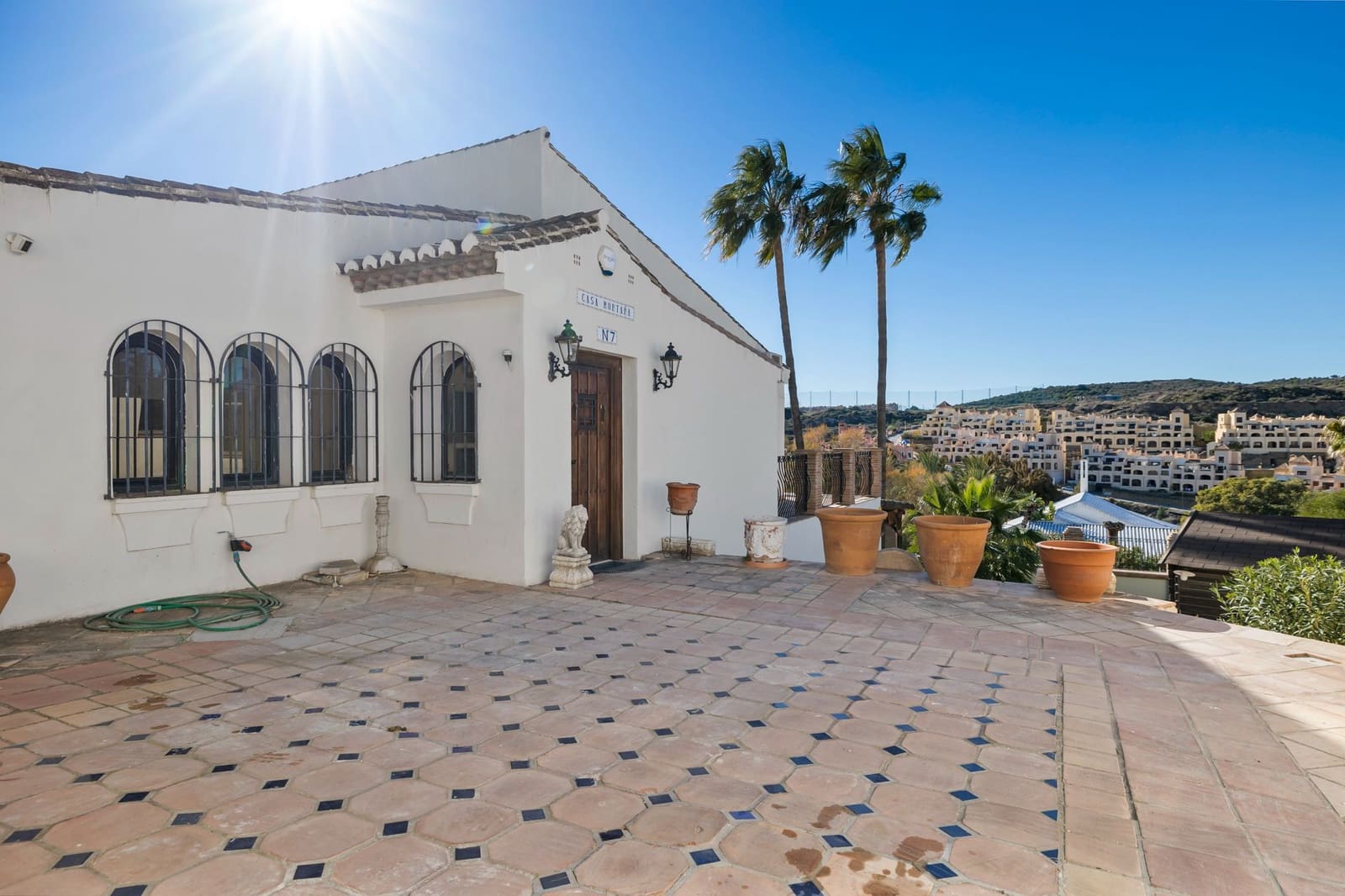 4 quarto Moradia para venda em Estepona com piscina - 890 000 € (Ref: 8037155)