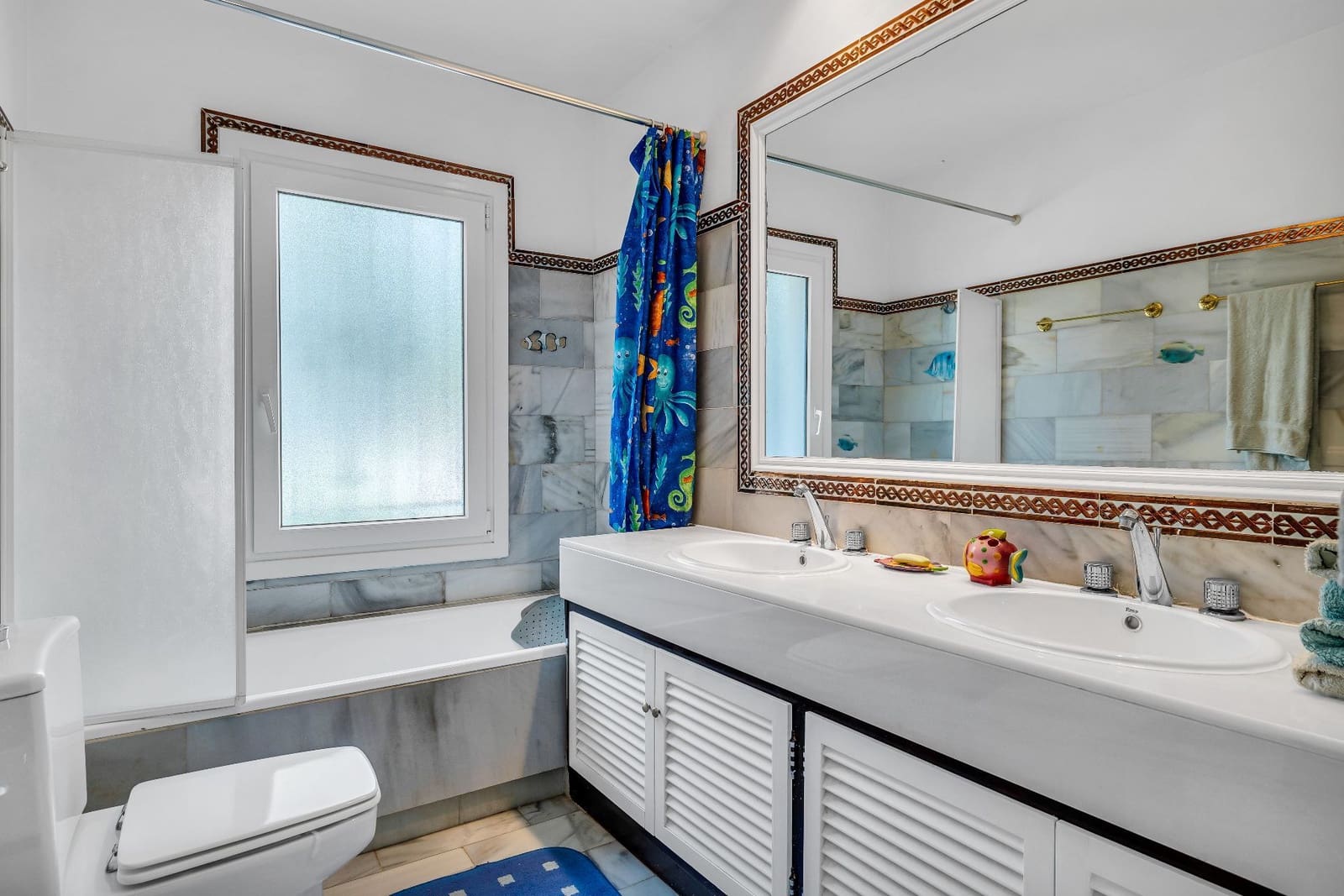 5 sypialnia Willa na sprzedaż w Estepona z basenem - 1 175 000 € (Ref: 8331246)