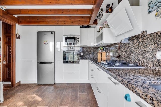 5 sypialnia Willa na sprzedaż w La Concha - Resina Golf, Estepona z basenem - 1 175 000 € (Ref: 8331246)