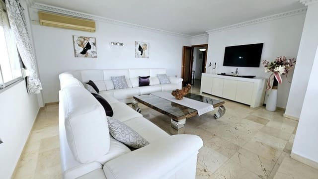 3 makuuhuone Huoneisto myytävänä paikassa Puerto de Estepona, Estepona mukana uima-altaan 
autotalli - 725 000 € (Ref: 8928326)