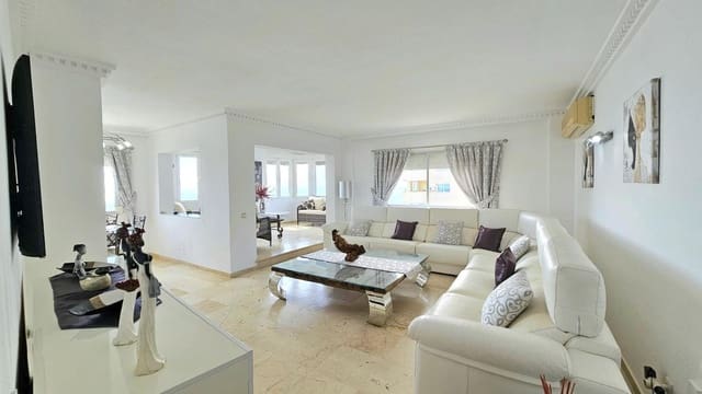 3 makuuhuone Huoneisto myytävänä paikassa Puerto de Estepona, Estepona mukana uima-altaan 
autotalli - 725 000 € (Ref: 8928326)