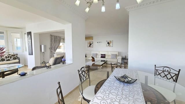 3 makuuhuone Huoneisto myytävänä paikassa Puerto de Estepona, Estepona mukana uima-altaan 
autotalli - 725 000 € (Ref: 8928326)