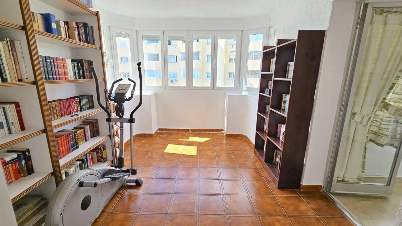 3 quarto Apartamento para venda em Estepona com piscina garagem - 725 000 € (Ref: 8928326)