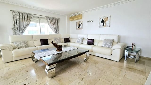 3 makuuhuone Huoneisto myytävänä paikassa Puerto de Estepona, Estepona mukana uima-altaan 
autotalli - 725 000 € (Ref: 8928326)