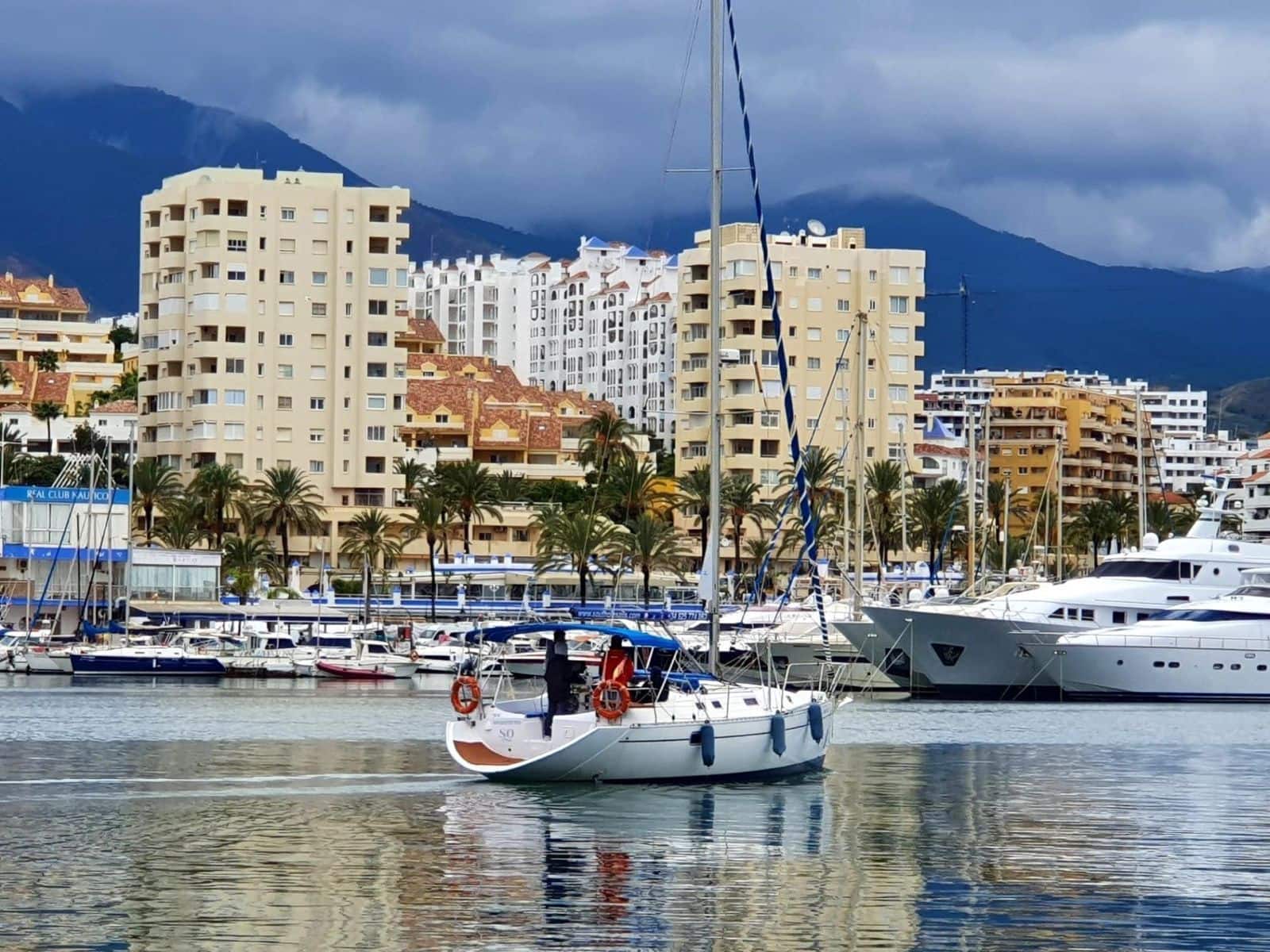 3 quarto Apartamento para venda em Estepona com piscina garagem - 725 000 € (Ref: 8928326)