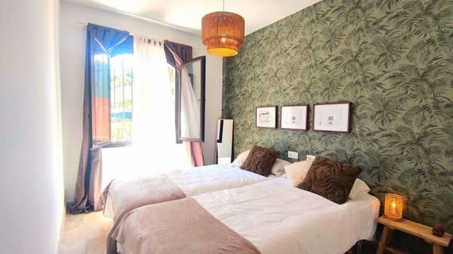 Apartamento de 2 habitaciones en Buenas Noches, Estepona en venta con garaje - 289.000 € (Ref: 9031260)