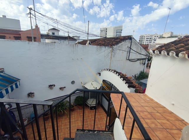 Pareado de 4 habitaciones en Centro, Estepona en venta con garaje - 529.950 € (Ref: 9058802)