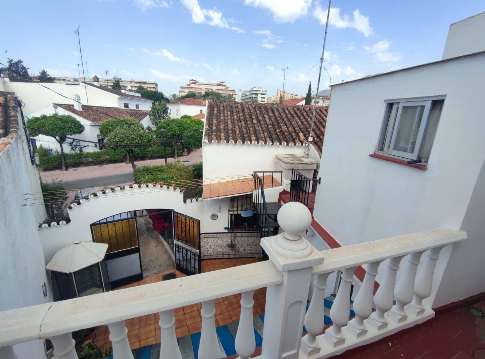 4 sypialnia Dom blizniak na sprzedaż w Estepona z garażem - 529 950 € (Ref: 9058802)