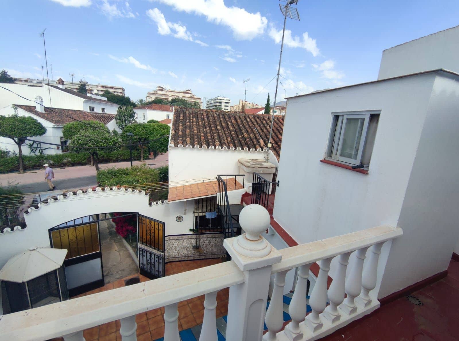 4 sypialnia Dom blizniak na sprzedaż w Estepona z garażem - 529 950 € (Ref: 9058802)
