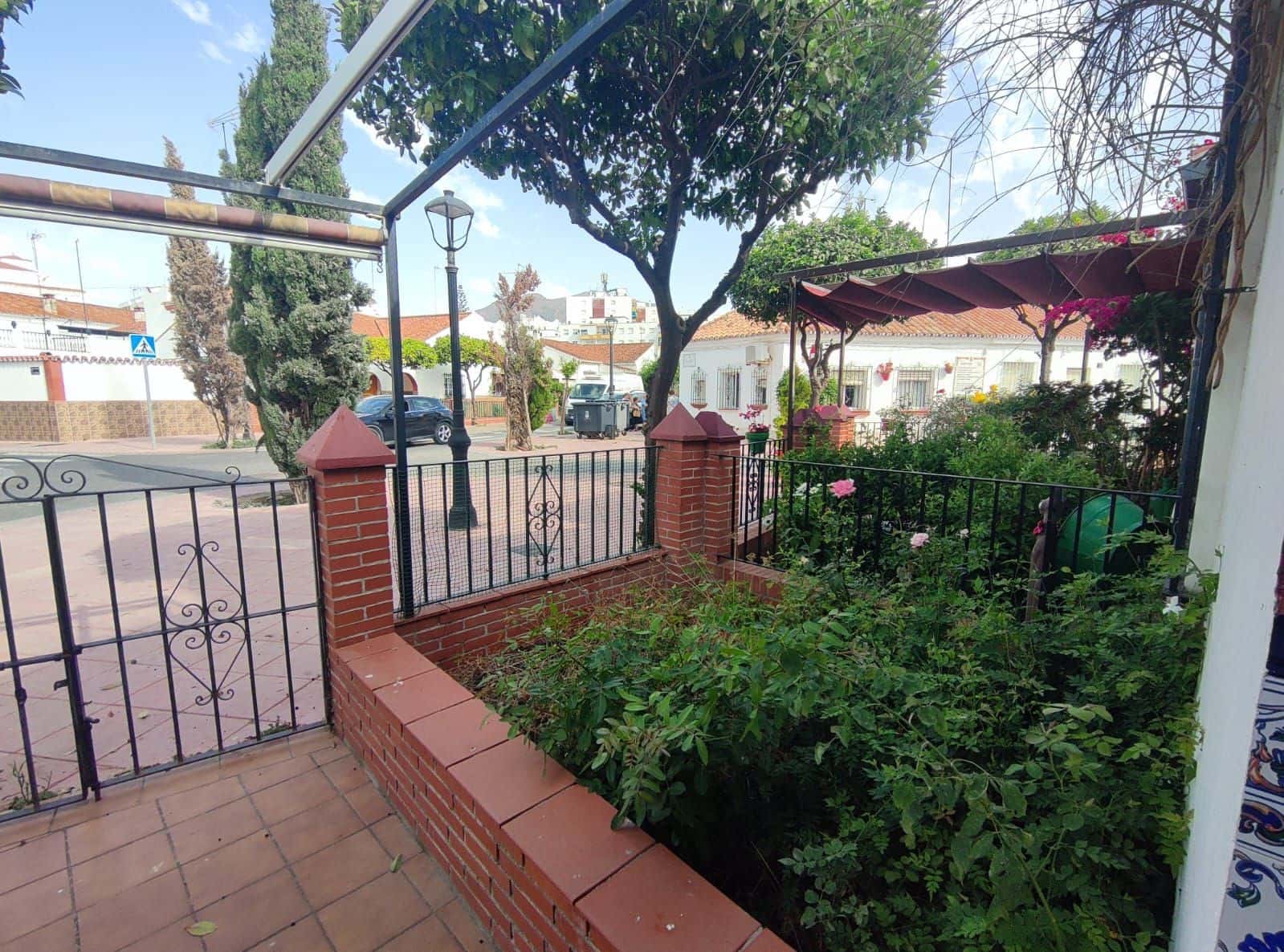 4 sypialnia Dom blizniak na sprzedaż w Estepona z garażem - 529 950 € (Ref: 9058802)