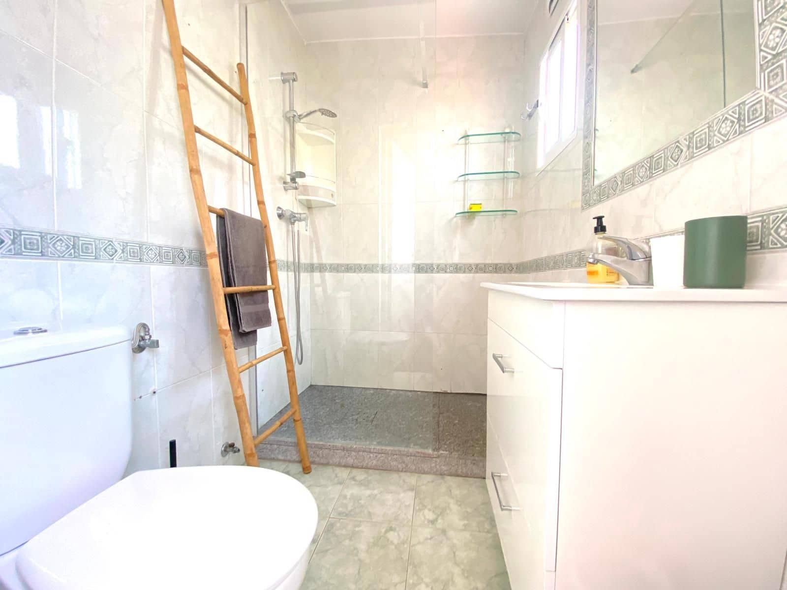 2 makuuhuone Huoneisto myytävänä paikassa Estepona - 323 000 € (Ref: 9062095)