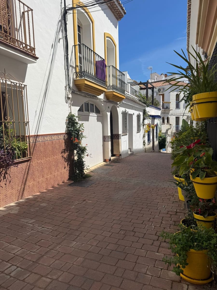 4 soverom Kjedet enebolig til salgs i Estepona - € 299 900 (Ref: 9235971)