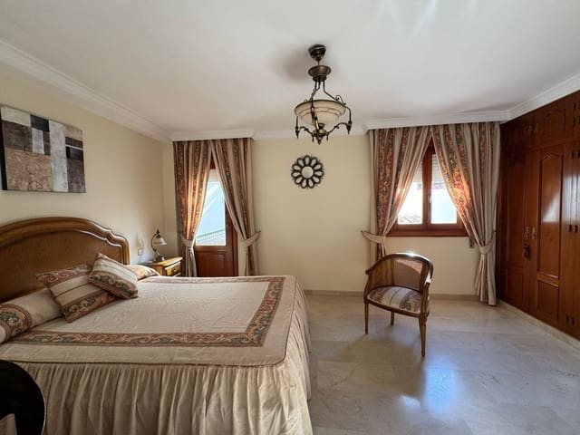 3 soverom Kjedet enebolig til salgs i Centro, Estepona - € 450 000 (Ref: 9235972)