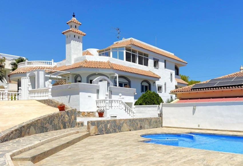 5 sypialnia Willa na sprzedaż w Blue Lagoon z basenem garażem - 1 250 000 € (Ref: 10009804)