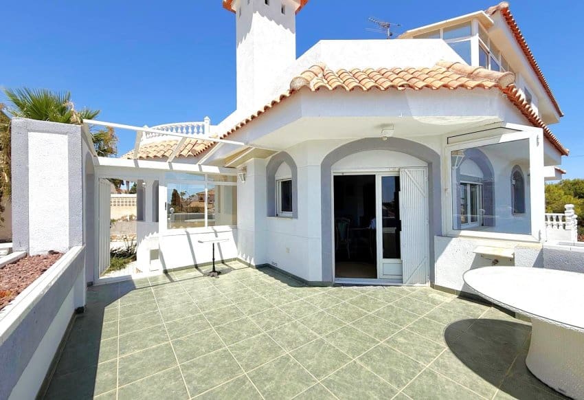 5 sypialnia Willa na sprzedaż w Blue Lagoon z basenem garażem - 1 250 000 € (Ref: 10009804)