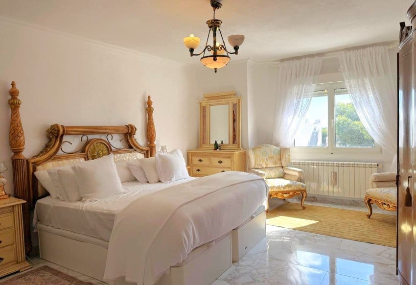 5 sypialnia Willa na sprzedaż w Blue Lagoon z basenem garażem - 1 250 000 € (Ref: 10009804)