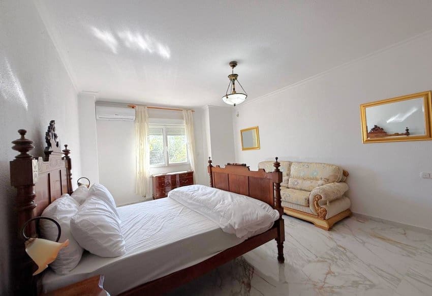 5 sypialnia Willa na sprzedaż w Blue Lagoon z basenem garażem - 1 250 000 € (Ref: 10009804)