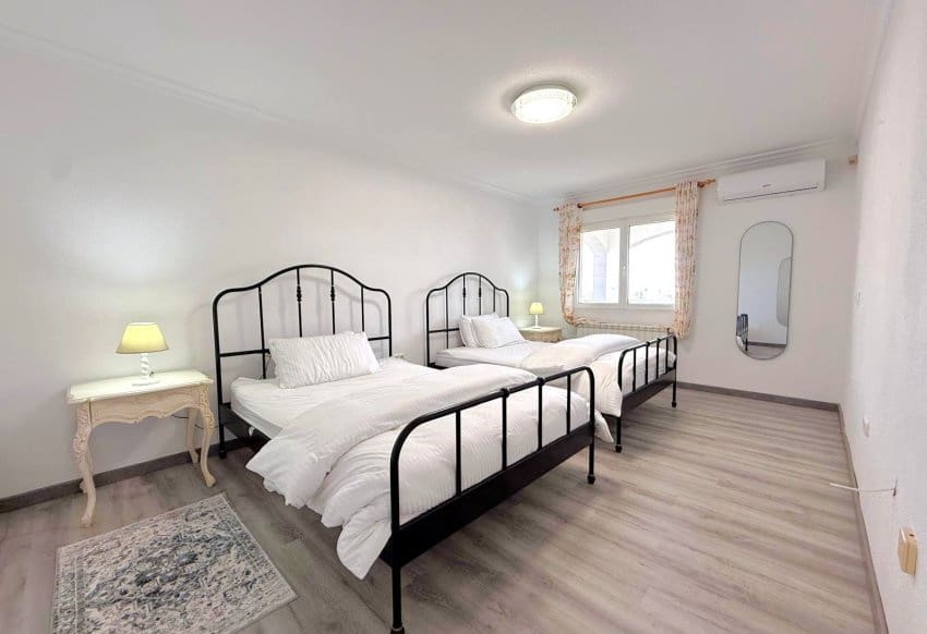 5 sypialnia Willa na sprzedaż w Blue Lagoon z basenem garażem - 1 250 000 € (Ref: 10009804)
