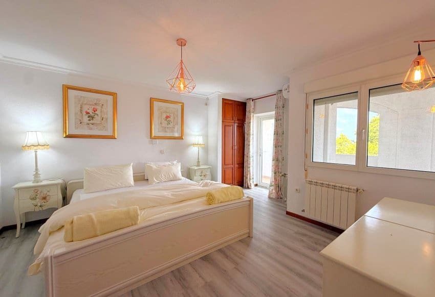 5 sypialnia Willa na sprzedaż w Blue Lagoon z basenem garażem - 1 250 000 € (Ref: 10009804)