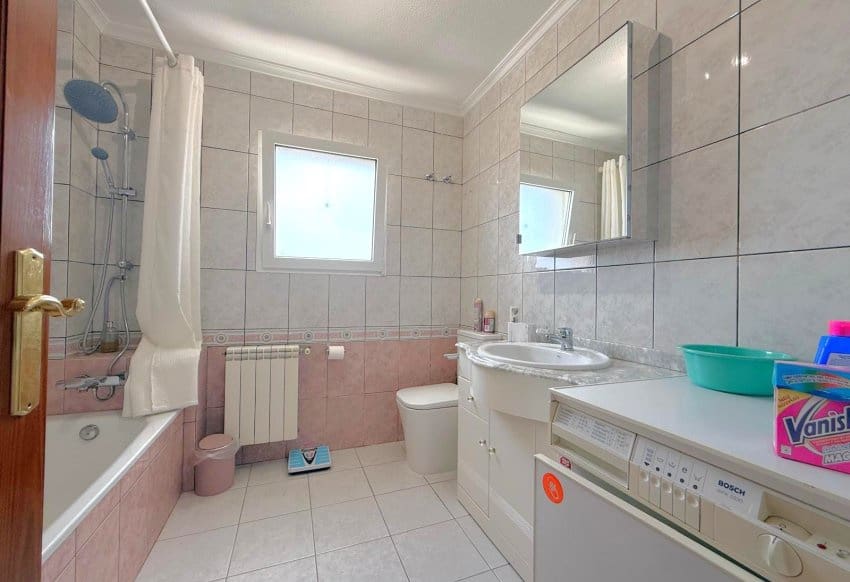 5 sypialnia Willa na sprzedaż w Blue Lagoon z basenem garażem - 1 250 000 € (Ref: 10009804)