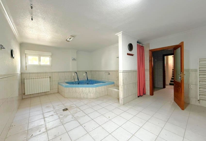 5 sypialnia Willa na sprzedaż w Blue Lagoon z basenem garażem - 1 250 000 € (Ref: 10009804)