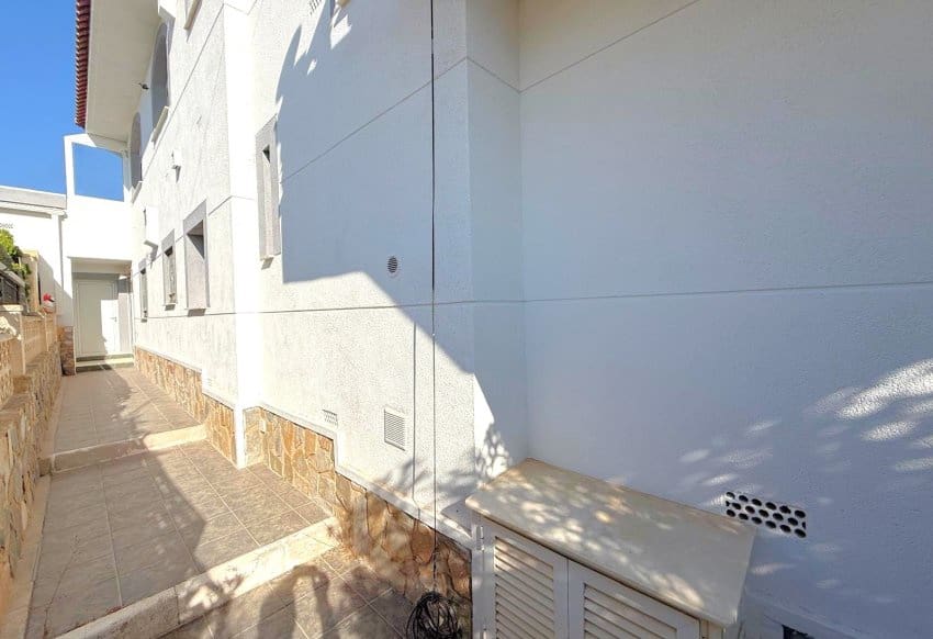 5 sypialnia Willa na sprzedaż w Blue Lagoon z basenem garażem - 1 250 000 € (Ref: 10009804)