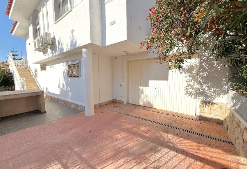 5 sypialnia Willa na sprzedaż w Blue Lagoon z basenem garażem - 1 250 000 € (Ref: 10009804)