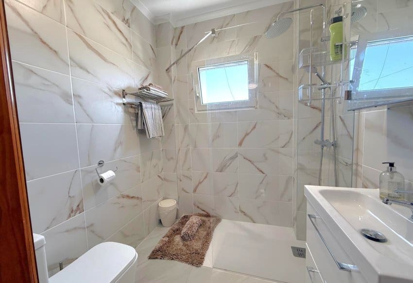 5 soveværelse Villa til salg i Blue Lagoon med swimmingpool garage - € 1.250.000 (Ref: 10009804)