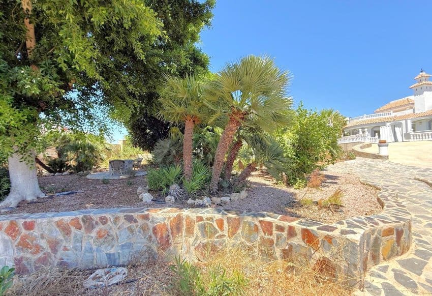 5 bedroom Villa for sale in Blue Lagoon with pool garage - € 1,250,000 (Ref: 10009804)