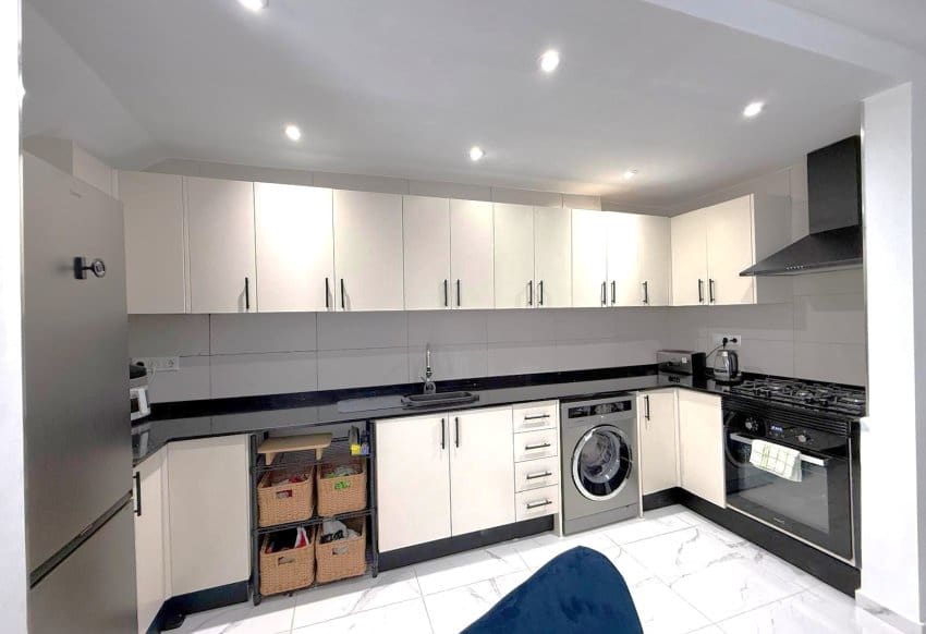 Casa de 4 habitaciones en Villamartin en venta con piscina - 325.000 € (Ref: 10014169)