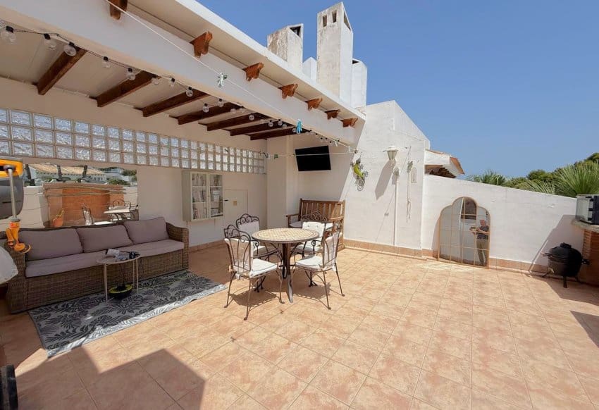 Casa de 4 habitaciones en Villamartin en venta con piscina - 325.000 € (Ref: 10014169)
