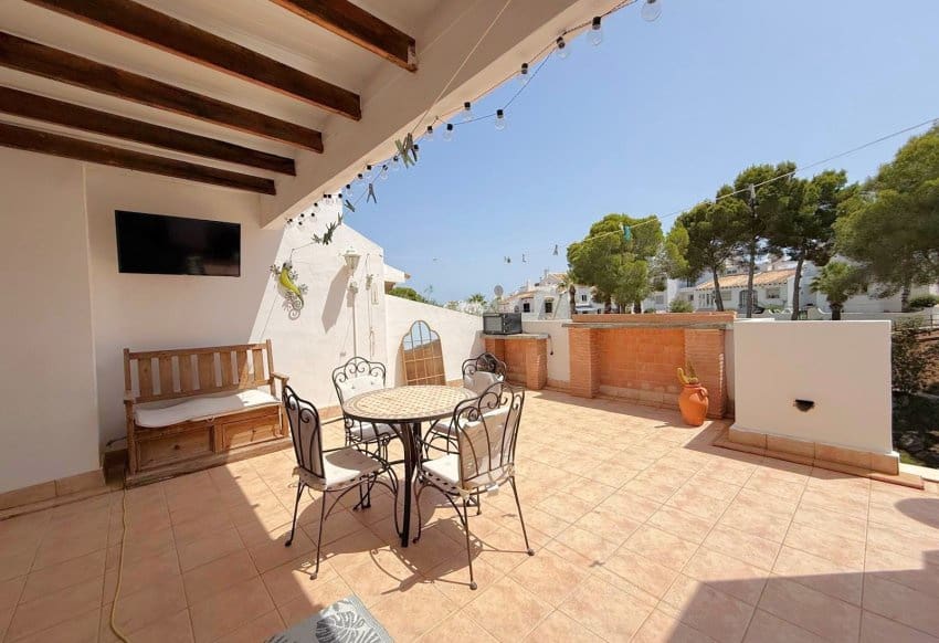 Casa de 4 habitaciones en Villamartin en venta con piscina - 325.000 € (Ref: 10014169)