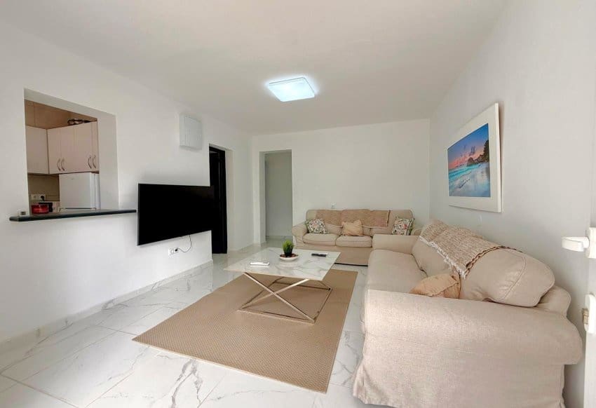 Casa de 4 habitaciones en Villamartin en venta con piscina - 325.000 € (Ref: 10014169)