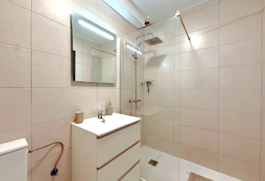 Casa de 4 habitaciones en Villamartin en venta con piscina - 325.000 € (Ref: 10014169)