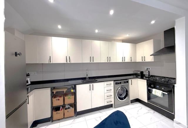 4 bedroom Townhouse for sale in Villamartin, Orihuela with pool - € 325,000 (Ref: 10014169)