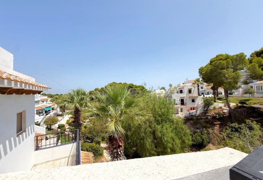 Casa de 4 habitaciones en Villamartin en venta con piscina - 325.000 € (Ref: 10014169)
