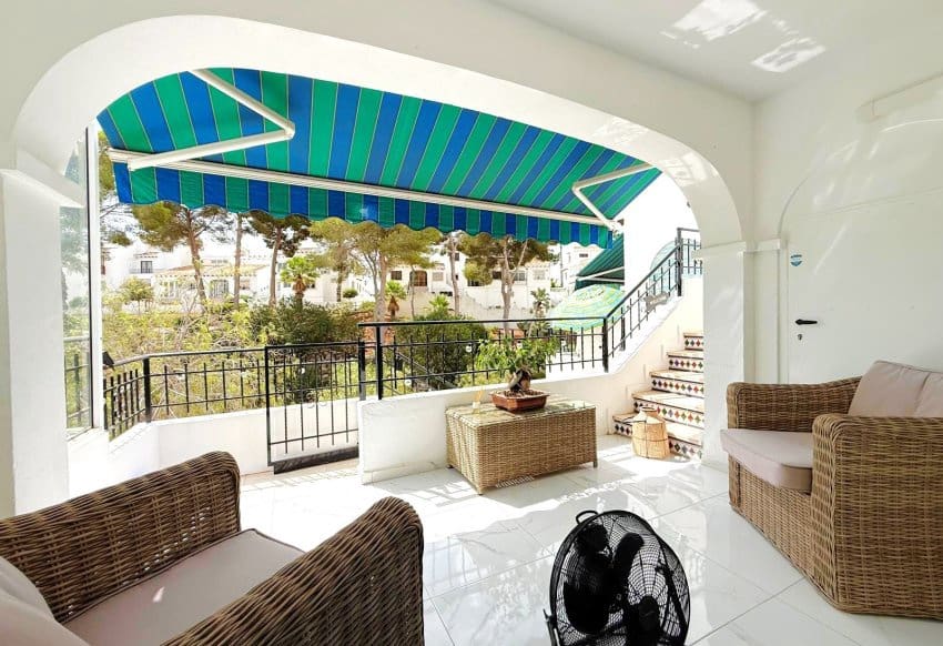 Casa de 4 habitaciones en Villamartin en venta con piscina - 325.000 € (Ref: 10014169)