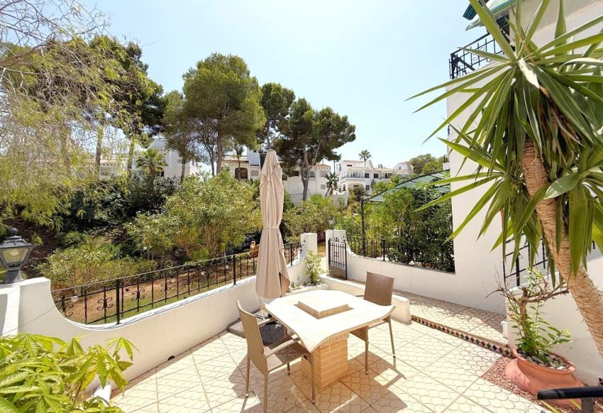 Casa de 4 habitaciones en Villamartin en venta con piscina - 325.000 € (Ref: 10014169)